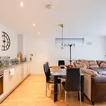 Central Apt In Manchester With Secure Parking