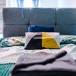 Spacious Central Manchester Apartment - Sleeps 9