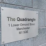Spacious Central Manchester Apartment - Sleeps 9