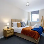 Bright And Modern 2 Bedroom Apartment Manchester