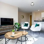 Bright And Modern 2 Bedroom Apartment Manchester