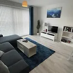 Superior Private One Bedroom Apartment - Sleeps 3