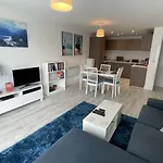 Superior Private One Bedroom Apartment - Sleeps 3