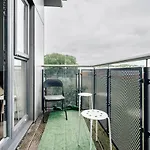 Lloyd St Apartment