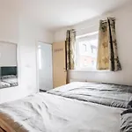 Lloyd St Apartment