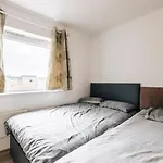 Lloyd St Apartment