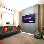 The Mellor - Holiday Home With Free Parking 15 Minutes To Manchester City Centre & Coop Live Arena