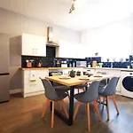 The Mellor - Holiday Home With Free Parking 15 Minutes To Manchester City Centre & Coop Live Arena