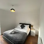3 Bed Central Apartment *Free Parking On Site*