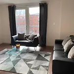 3 Bed Central Apartment *Free Parking On Site*