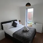 3 Bed Central Apartment *Free Parking On Site*