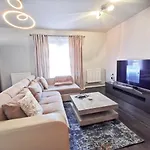 Entire Apartment In Th Heart Of Manchester, M15