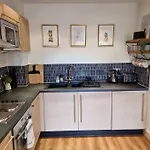 Modern & Stylish City Centre Flat