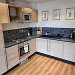 Modern & Stylish City Centre Flat