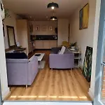 Modern & Stylish City Centre Flat