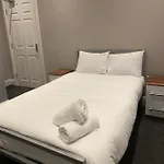 Extra Large 6 Bed 7 Bath Townhouse In Manchester
