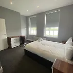 Extra Large 6 Bed 7 Bath Townhouse In Manchester