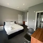 Extra Large 6 Bed 7 Bath Townhouse In Manchester