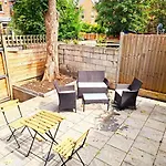 Beautiful And Spacious Apartment: 3 Beds & 2 Bath Rooms - Newly Renovated ,Open-Plan Kitchen/Living Room