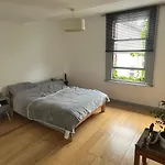 3-Bedroom Home With Free Parking In Chorlton