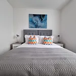 Beautiful 4 Bed Home, Sleeps 6, Driveway Parking, With Sky & Bt Sports