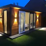 Meezee Pearl Double Bed Lodge With Free Parking