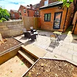 Beautiful And Spacious Apartment: 3 Beds & 2 Bath Rooms - Newly Renovated ,Open-Plan Kitchen/Living Room