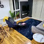 Modern & Stylish Apartment - Whyte Place Salford