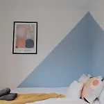 Bee Stays - Byron House