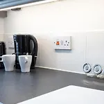 Pillo Rooms Serviced Apartments - Trafford