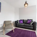 Pillo Rooms Serviced Apartments - Trafford