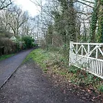 Pillo Rooms - Spacious Cosy 2 Bedroom House By Bridgewater Canal