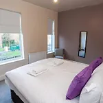 Pillo Rooms - Spacious Cosy 2 Bedroom House By Bridgewater Canal