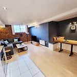 Luxury 1 Bedroom Home Next To Ao Arena & Victoria Train