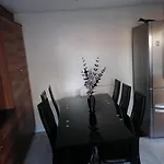 Large House With 3 Bedrooms House, 5 Guests Near City/Manu Stadiums