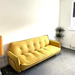 Recently Refurbished Apartment 15 Mins From Centre