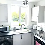 Recently Refurbished Apartment 15 Mins From Centre