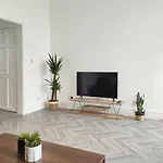 Stott House - Bright Spacious Townhouse 15 Minutes To Central Manchester With Free Parking