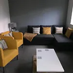 4 Bedroom Home Nr Ashton U Lyne Sleeps 7 In Comfort