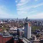 Stunning Two Bedroom Apartment, Amazing City Views