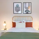 Stunning Scandi 3 Bed House In Manchester-Parking