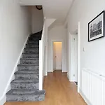 Spacious Comfortable House Close To Etihad+Parking