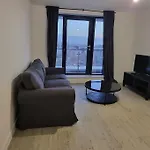 Beautiful 2 Bedroom Apartment Salford Quays