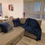 Spacious Apartment For Holiday And Contractor Groups In Salford - Private Parking - By Nmb Serviced Accommodation