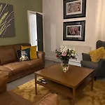 Refurbished 3 Bed House In Manchester