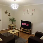 Entire Manchester House - 2 Bedroom With Free Parking