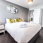 Modern & Central 1Kb Apt Salford Quays