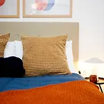 Luxury New Built Split-Level Flat With Rooftop Gardens Access