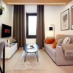Luxury New Built Split-Level Flat With Rooftop Gardens Access