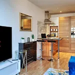 City Centre Apartment - Ideal For Longer Stays